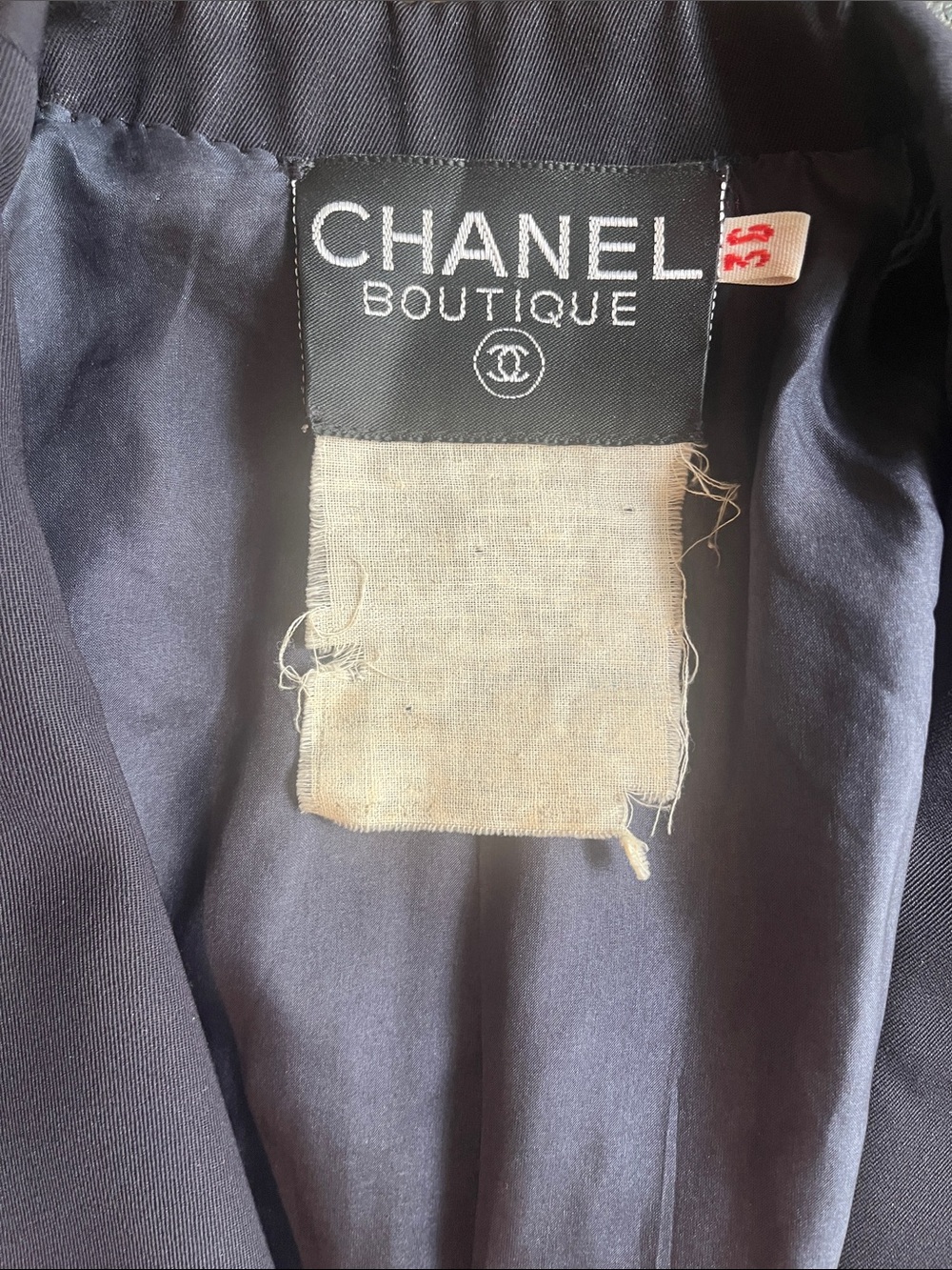 CHANEL Dark Navy Blazer with Gold Buttons - Picture 6 of 16